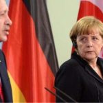 Ερντογάν σε Άνγκελα Μέρκελ: «Με ποιο δικαίωμα η Γαλλία βρίσκεται μέσα στα πόδια μας;»