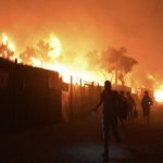 Φωτιά στη Μόρια: Μετανάστες τραγουδούσαν «bye-bye Moria» - Εξετάζεται και το σενάριο της προβοκάτσιας