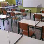 Γονείς πλήρωσαν και έβαλαν μόνοι τους πλεξιγκλάς σε δημοτικό στην Θεσσαλονίκη