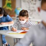 Θεσσαλονίκη: Μέγα φιάσκο με 27.000 ακατάλληλες μάσκες που θα μοιράζονταν σε σχολεία