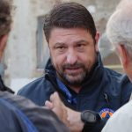 Νίκος Χαρδαλιάς: «Δεν φίλησα το χέρι του ιερέα που διασώσαμε, έκλινα προς το ράσο του»