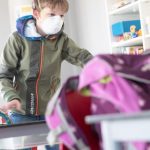 Ηράκλειο: Γονείς απειλούν δασκάλους ότι θα τους ξυλοκοπήσουν αν βάλουν στα παιδιά τους μάσκα