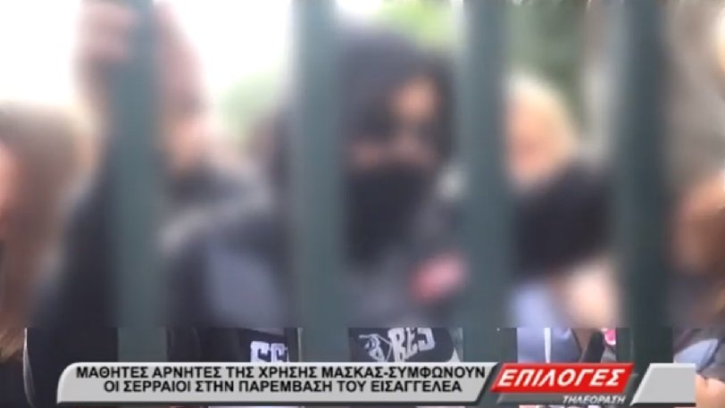 Mαθητής σε κατάληψη: «Κλείστε τα κλαμπ και ανοίξτε τα γήπεδα»