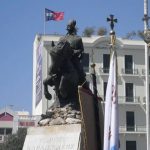 Βεβήλωσαν το άγαλμα του Καραϊσκάκη στον Πειραιά