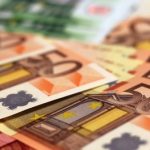 52χρονη είδε στον λογαριασμό της από λάθος 100.000 ευρώ - «Τα έφαγε» και τώρα θα μπει στη φυλακή