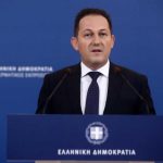 Στέλιος Πέτσας προς γονείς: Επιστρέψτε στο σπίτι «για το καλό της οικογένειας»