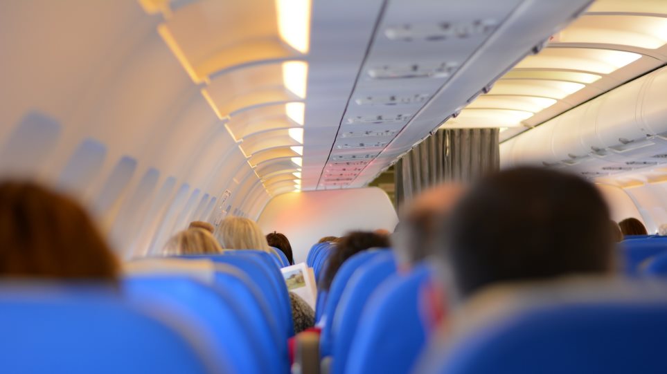 Κως: Αεροπλάνο προσγειώθηκε για να συλληφθεί επιβάτης που δεν φορούσε μάσκα