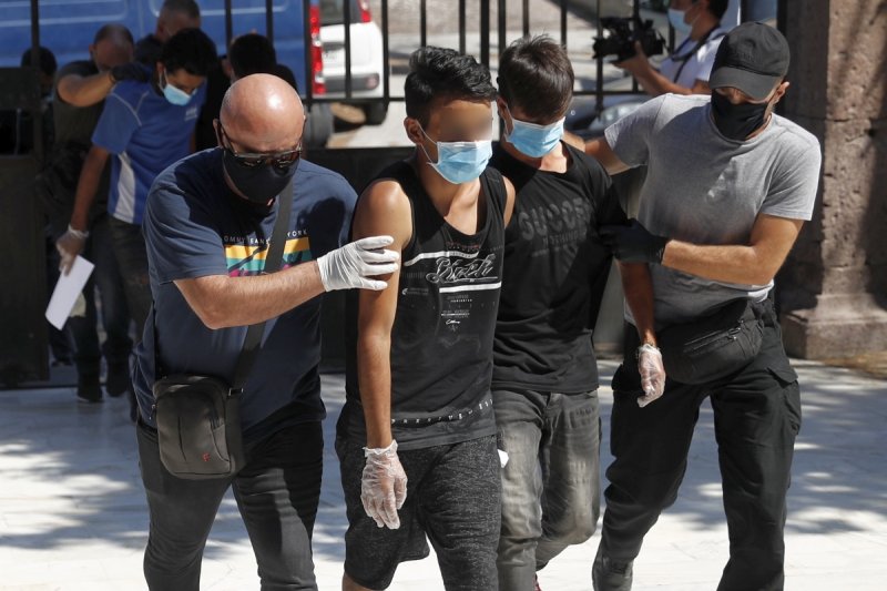 Στoν Εισαγγελέα oι 6 συλληφθέντες για εμπρησμό του ΚΥΤ Μόριας