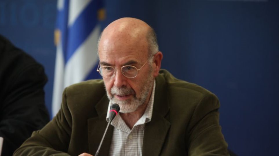 Αντώνης Λιάκος: Να οργανώσουμε τη νομική υπεράσπιση των Αφγανών που έκαψαν τη Μόρια