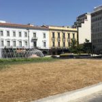Ξεράθηκε το γκαζόν στο νέο συντριβάνι της πλατείας Ομόνοιας 4 μήνες μετά τα εγκαίνια