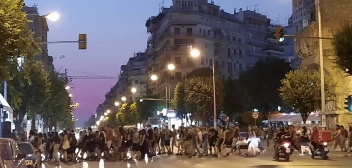 Θεσσαλονίκη: Έλληνες έκαναν πορεία αλληλεγγύης για τους μετανάστες της Μοριάς