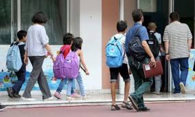 Aυτές είναι οι άδειες που δικαιούνται οι γονείς με το άνοιγμα των σχολείων - Ποιος από τους δύο μπορεί να τη χρησιμοποιήσει
