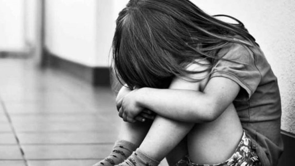 Επτάχρονη ζήτησε από τους γιατρούς να την αφήσουν να πεθάνει - Δεν άντεχε την κακοποίηση από τους γονείς της