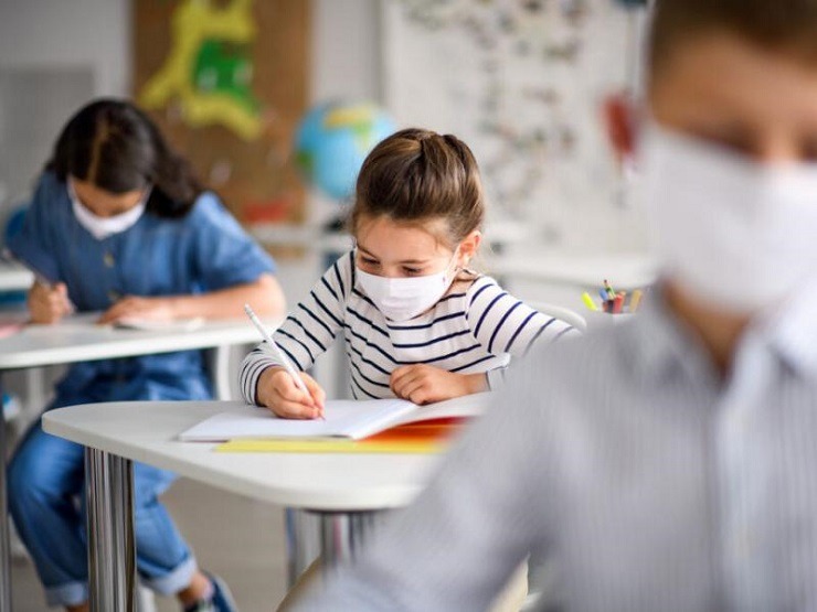 Θεσσαλονίκη: Μέγα φιάσκο με 27.000 ακατάλληλες μάσκες που θα μοιράζονταν σε σχολεία