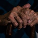 Αποτροπιασμός από τον άγριο βιασμο 86χρονης από νεαρό - Ζητούν να του επιβληθεί η θανατική ποινή