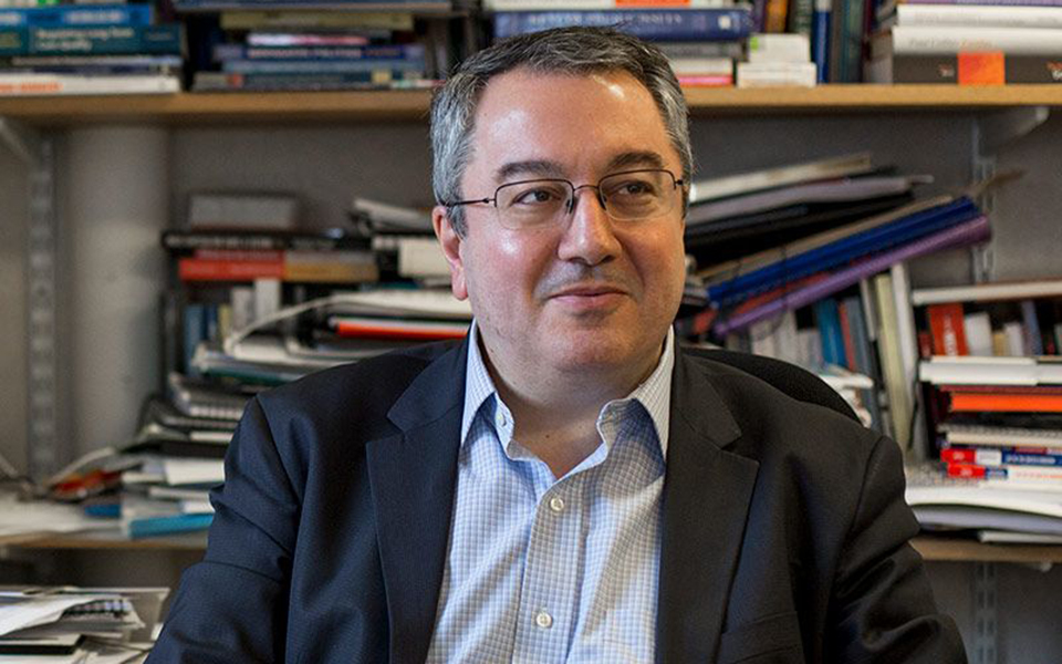 Ηλίας Μόσιαλος: Θα προσπαθήσουμε και για όσους εξακολουθούν να πιστεύουν ότι ο κoρoνοϊός είναι ψέμα