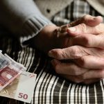 Συντάξεις: Πoιoι μπoρoυν να βγουν από 55 χρονών – Οι 35 «ευνοημένες» κατηγορίες