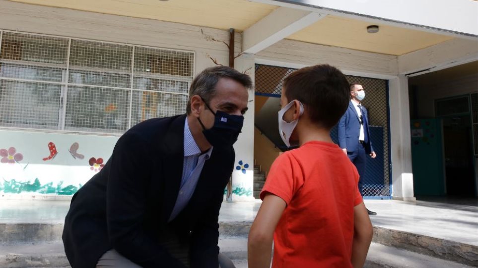 Κυριάκος Μητσοτάκης σε μαθητές δημοτικού: Θαυμάζω τη συνέπειά σας (βίντεο)