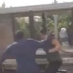 Ρομά διαμαρτύρεται στα ΜΑΤ και ξεσπά με σφαλιάρες στη γυναίκα του