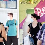 Μάσκες παντού και νυχτερινό «lockdown» αν τα κρούσματα παραμείνουν στα 600 και άνω