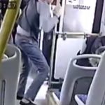 Ξύλο μεταξύ ελεγκτή και επιβάτη για την μάσκα: Mπουνιές και κλωτσιές