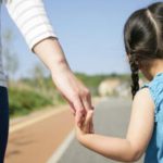 Οι άδειες που δικαιούνται οι μονογονεϊκές οικογένειες σε ιδιωτικό και δημόσιο τομέα