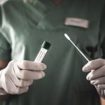 Ιδιοκτήτης καταστήματος απέλυσε εργαζόμενες γιατί ζήτησαν να κάνουν τεστ κoρoνοϊoύ
