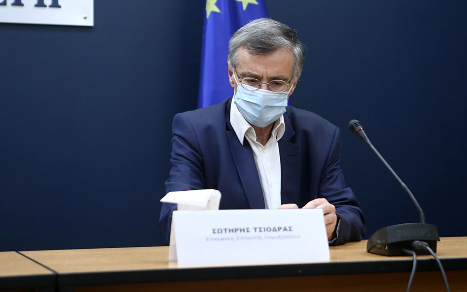 Τσιόδρας: Το στέλεχος του ιού έχει μεταλλαχθεί και είναι πιο μεταδοτικός