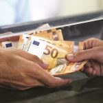 ΟΠΕΚΑ: «Ενισχύονται» το επίδομα στέγασης, το επίδομα τέκνων και το ελάχιστο εγγυημένο εισόδημα