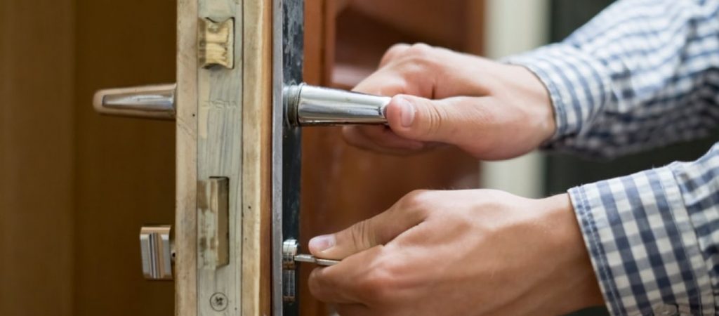 Πέταξαν στο δρόμο 90χρονη για οφειλές ενοικίων χαμηλού ύψους