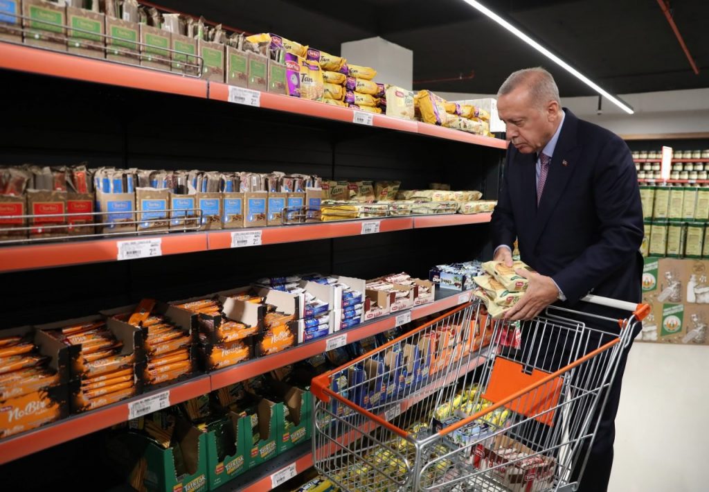 Πόσο κοστίζει ο Ερντογάν στους Τούρκους – Η νέα αύξηση μισθού – Τα έξοδα νοικοκυριού των 1,1 εκατ. ευρώ την ημέρα