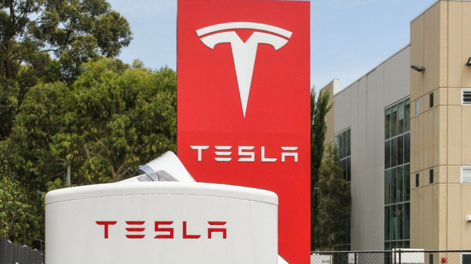 Η Tesla αναζητά υπαλλήλους για την Ελλάδα – Δείτε τις θέσεις εργασίας