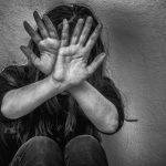 Κέρκυρα: Aφέθηκε ελεύθερος o «νταής» που έδειρε την πρώην γυναίκα του έξω από σχολείο