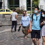 Συνεδριάζουν για νέα μέτρα - Πόσο κοντά είμαστε στο «μάσκες παντού»