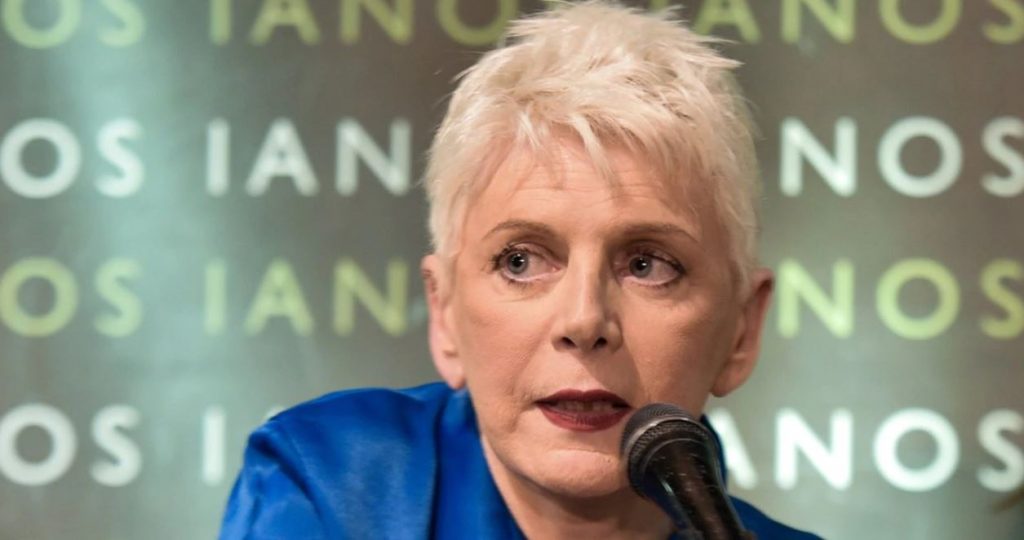 Έλενα Ακρίτα: Πριν πιάσουμε τους αριστερούς στο στόμα μας ανοίγουμε και κανένα βιβλίο