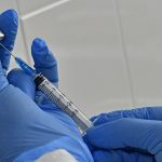 Διεκόπη η δοκιμή του εμβολίου της Johnson & Johnson - Διαπιστώθηκε μια «ανεξήγητη ασθένεια»
