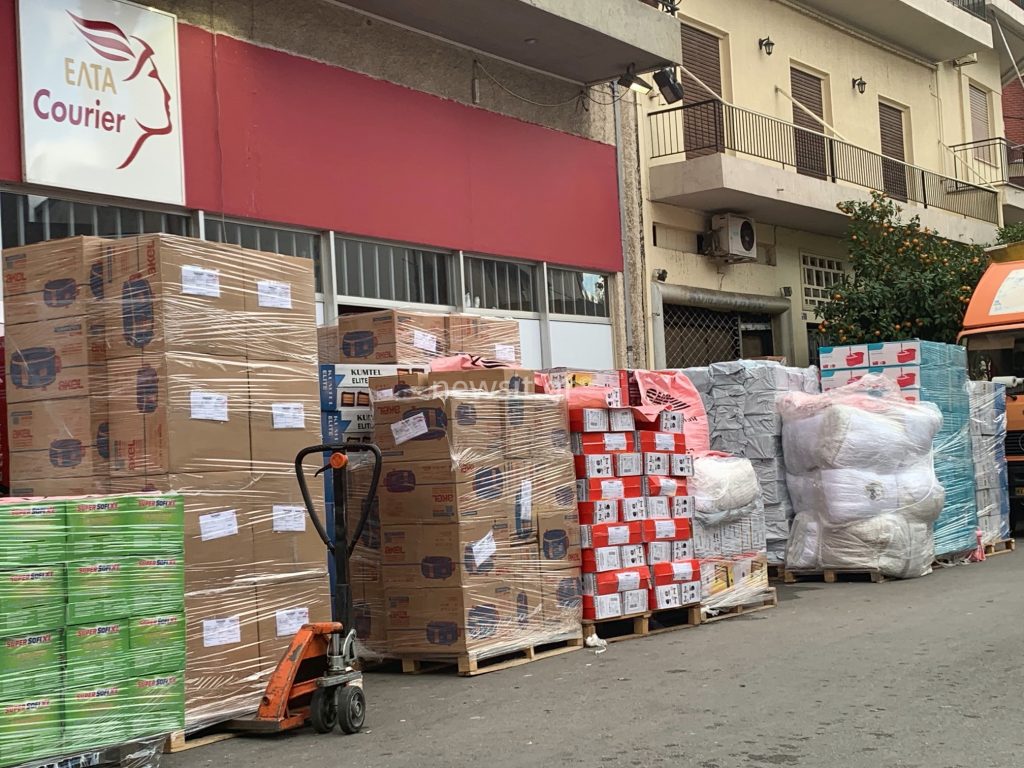 Black Friday και lockdown «βουλιάζουν» από παραγγελίες τις εταιρείες ταχυμεταφορών
