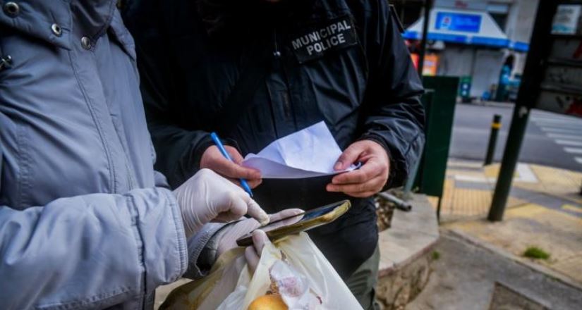 Κρήτη: Της έκοψαν 300 ευρώ πρόστιμο επειδή κατέβηκε στο υπόγειο του σπιτιού της χωρίς μάσκα