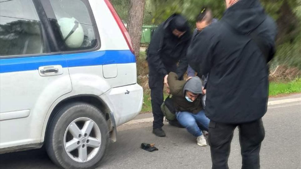 Συνελήφθη Αφγανός που απείλησε αστυνομικό με μαχαίρι