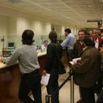 Έμειναν με τα μισά καταστήματα οι τράπεζες – Κλείνουν και ΑΤΜ