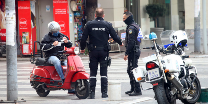Κορoνoϊoς: 150.000 πρόστιμα στους Έλληνες αλλά 8 στους 10 δεν πληρώνει