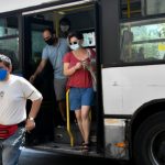 Επόπτες Δημόσιας Υγείας: Εστίες μετάδοσης του κoρoνoϊού τα Μέσα Μαζικής Μεταφοράς