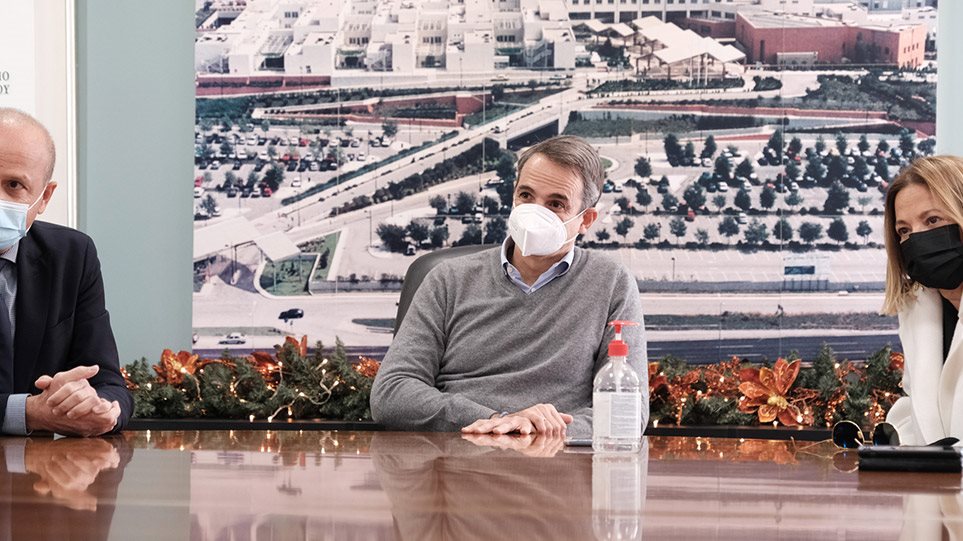 Κυριάκος Μητσοτάκης: Χριστούγεννα το πολύ με μια οικογένεια ακόμα