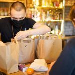 Αλαλούμ με την εστίαση: Κανονικά και το take away διευκρινίζει τώρα η Πολιτική Προστασία - Tι θα ισχύσει