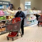 Εστία υπερμετάδοσης του κoρoνoϊού τα σούπερ μάρκετ σύμφωνα με έρευνα της Υπηρεσίας Δημόσιας Υγείας της Βρετανίας