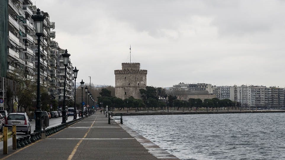 Για καθολικό lockdown πάει η Θεσσαλονίκη: Κλείνουν όλα τα σχολεία, απαγόρευση κυκλοφορίας