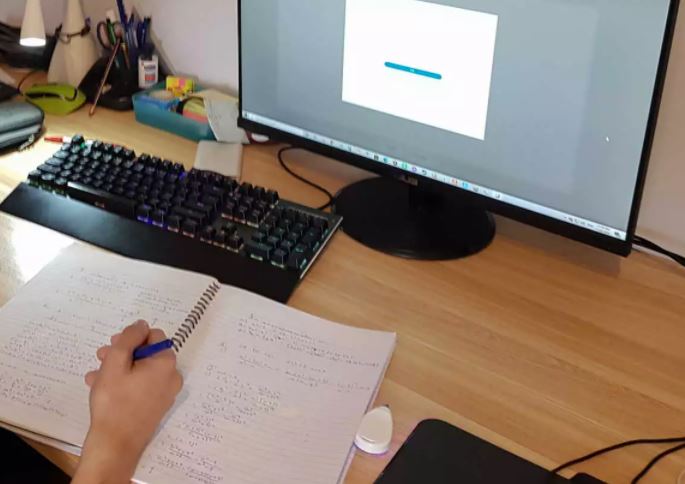 Χαμός σε τηλεκπαίδευση στην Ρόδο: Προέβαλαν βίντεο με ακατάλληλες σκηνές εpωτικoύ περιεχομένου