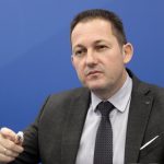 Στέλιος Πέτσας: Η εξάπλωση του ιού γίνεται εντός οικογενειών - Ελαχιστοποιήστε τις επαφές με τους μεγάλους ανθρώπους