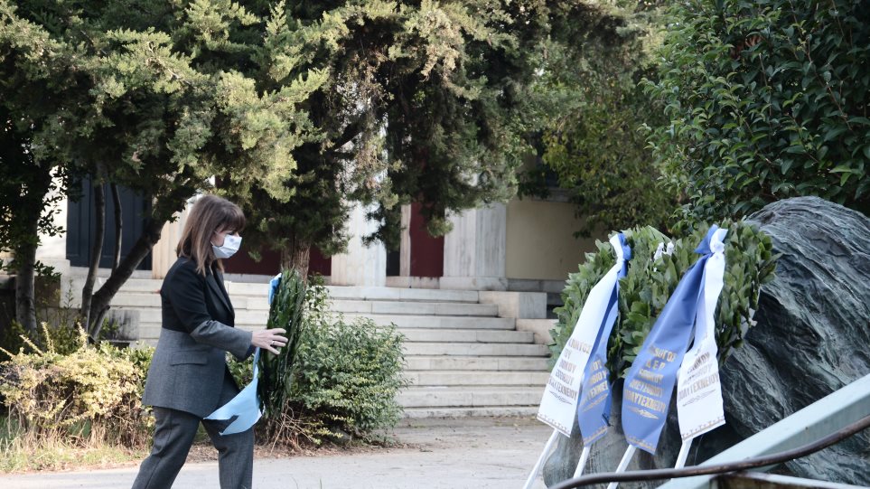 Κατερίνα Σακελλαροπούλου: «Το Πολυτεχνείο μας διδάσκει ότι η Δημοκρατία απαιτεί αρετή και θυσίες»