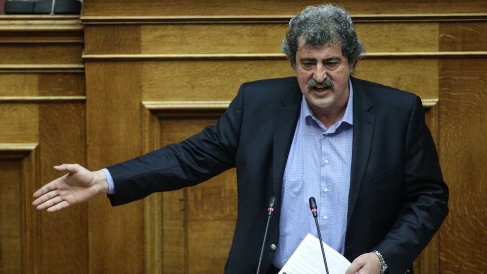Πολάκης για τη φωτογραφία με το τσιμπούσι: Είμαι πολύ πιο επιστήμονας από εσάς για να τηρώ τα μέτρα